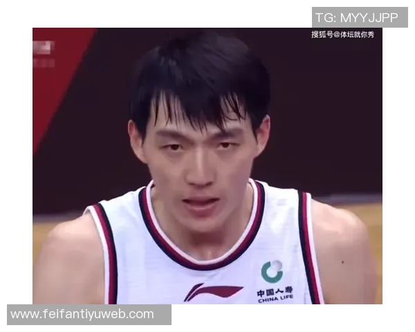 文班低位强攻遭布克防守犯规本场第4次犯规引发争议