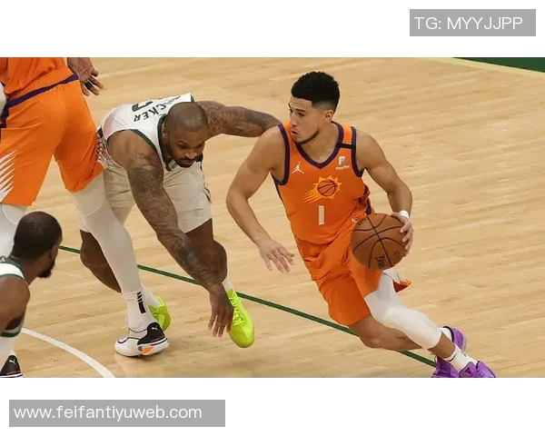 布克复出状态渐入佳境半场出战13分钟贡献10分2助